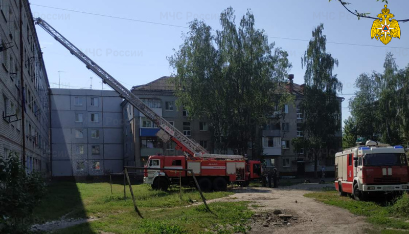 В Брянске эвакуировали подъезд из-за пожара