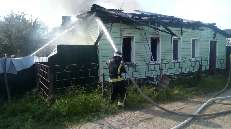 В Брянске сгорел большой жилой дом. О пострадавших не сообщается