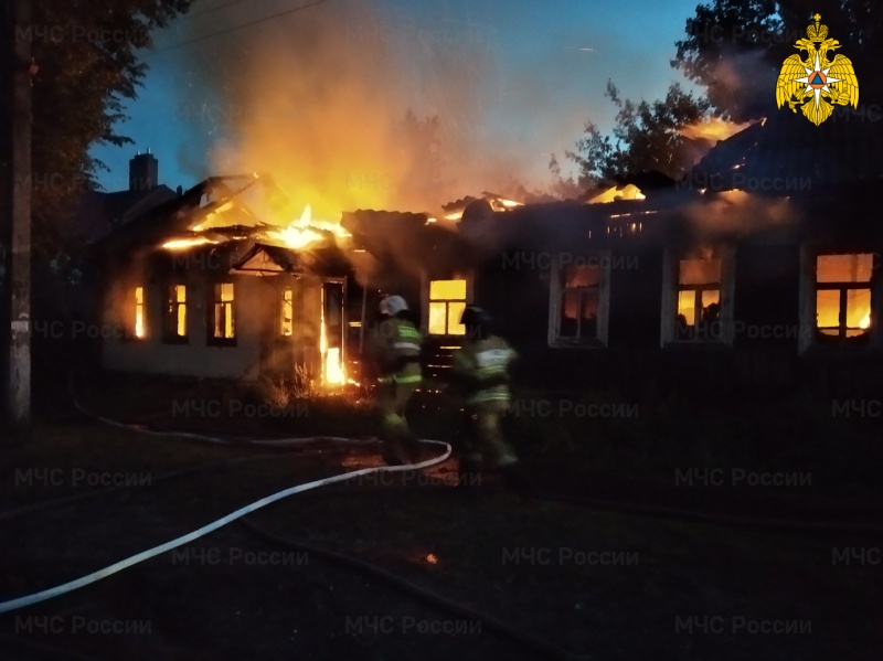 Сгорел, как спичка: в Карачеве огонь уничтожил дом