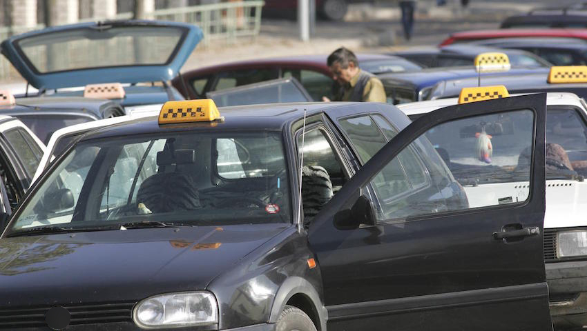 Такси до банкомата – брянских водителей «разводят» на крупные суммы