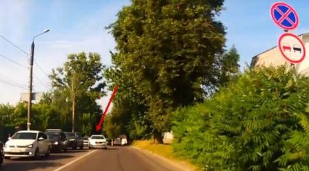 По видео в соцсети в Брянске оштрафовали водителя «Тойоты»