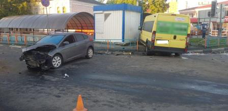 В ДТП у автовокзала в Брянске пострадал 36-летний водитель маршрутки