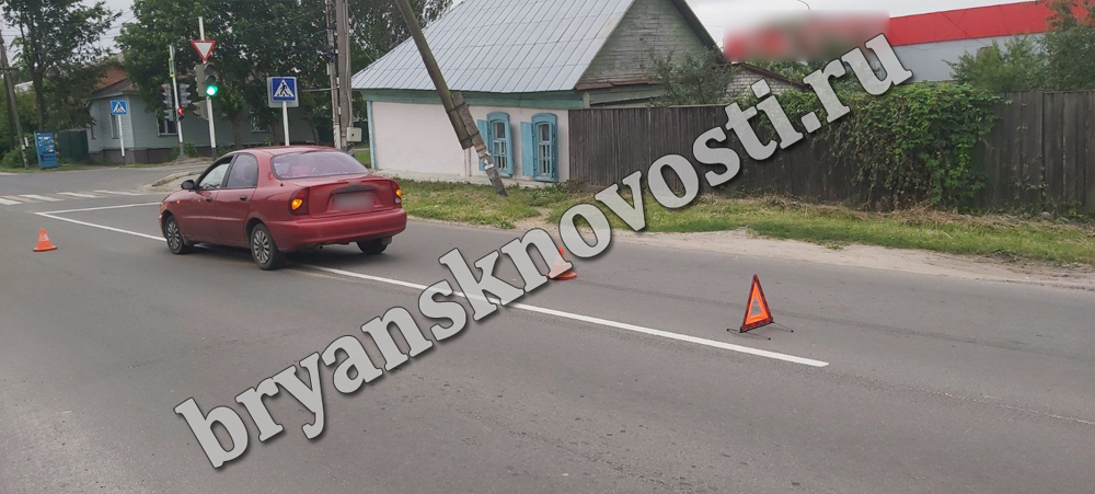 В Новозыбкове спутница пострадавшего в ДТП пешехода получила травму позвоночника