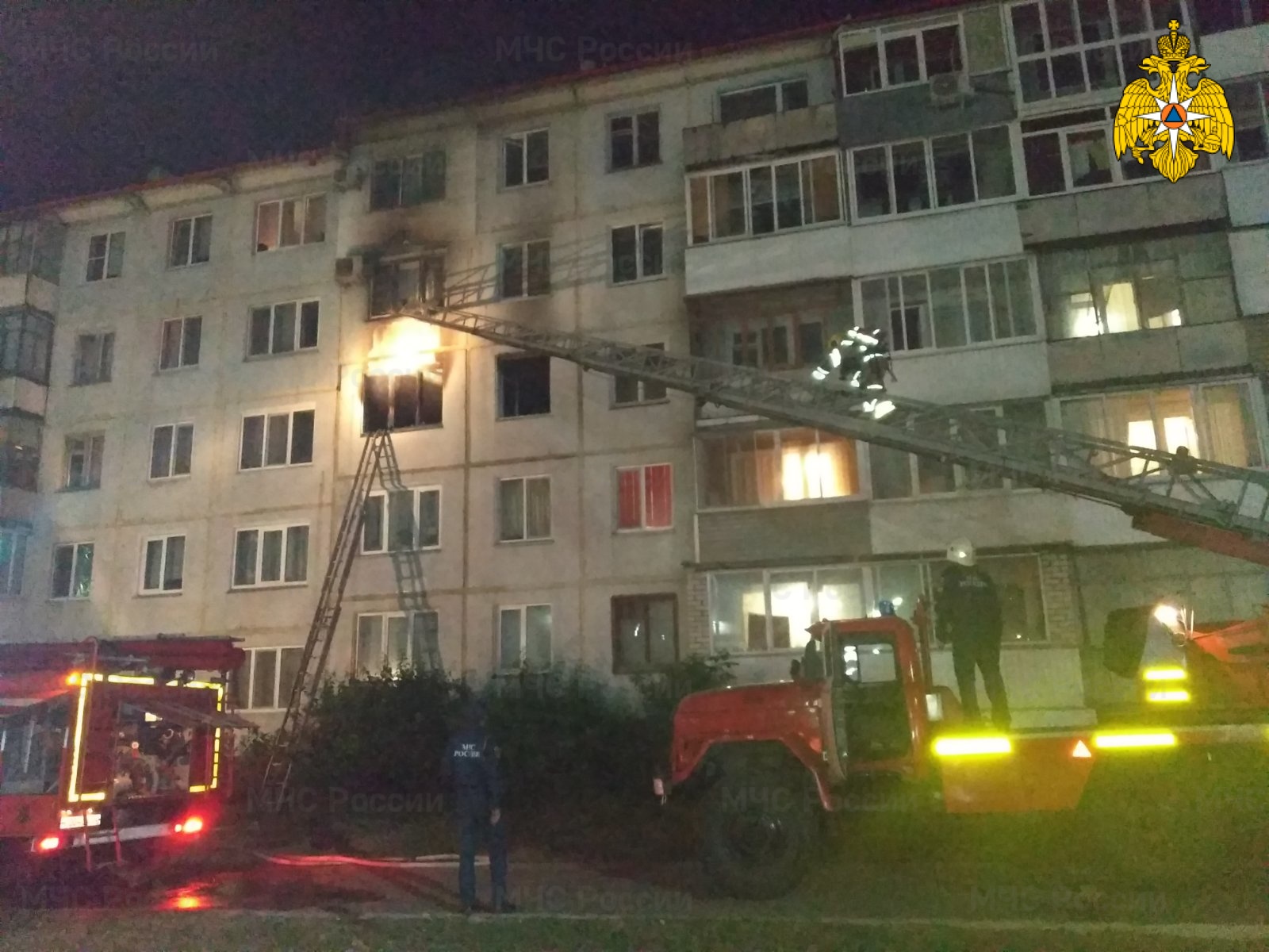 Из многоэтажки в Советском районе Брянска из-за пожара эвакуировали 13 человек