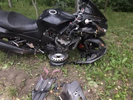 В Брянске на улице Сахарова в аварии пострадал мотоциклист