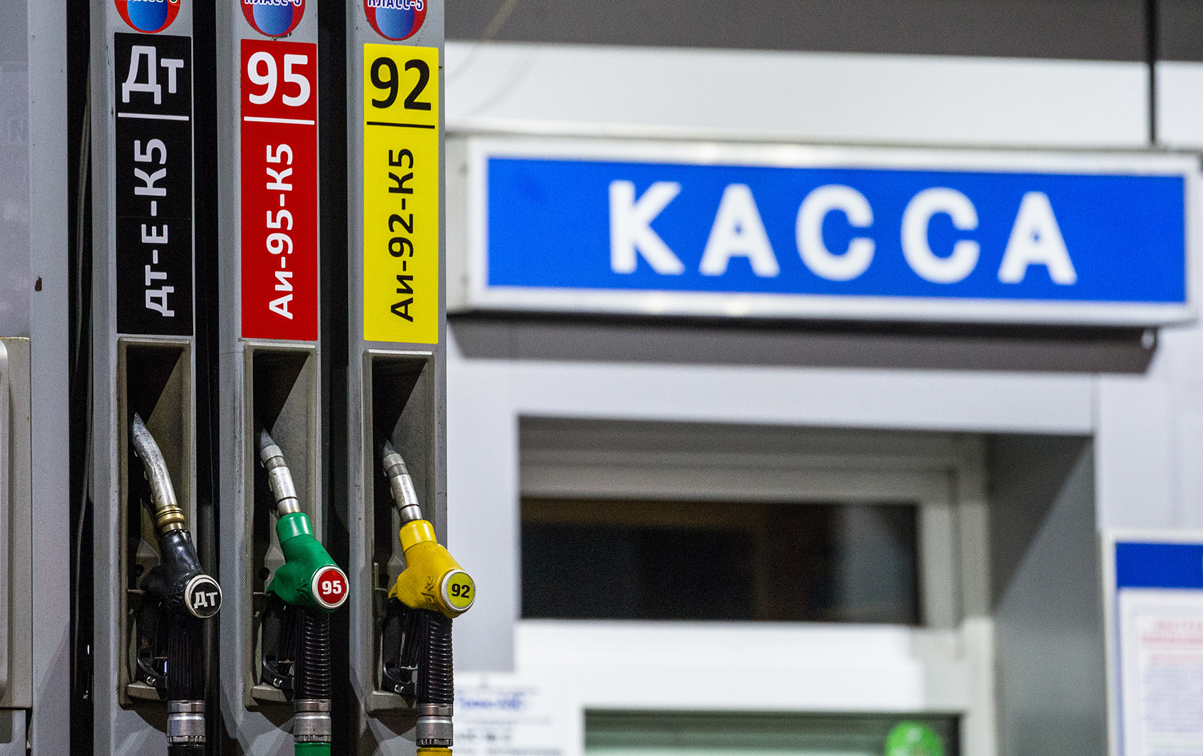 По копеечке: цены на бензин в Брянской области медленно, но растут