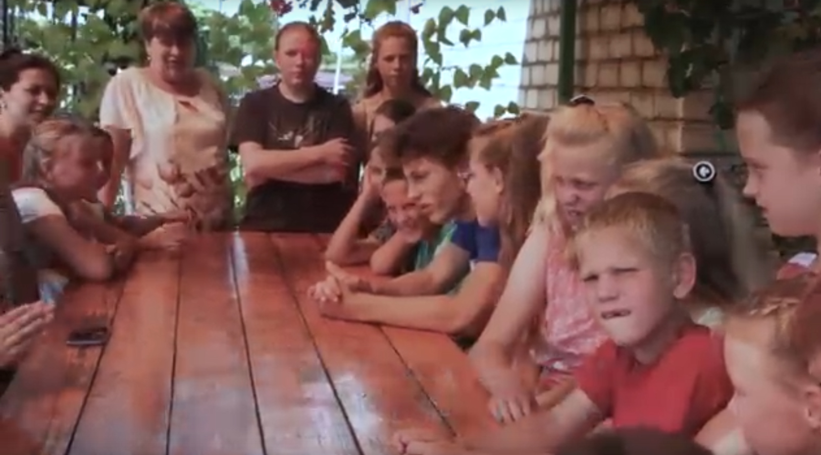 В Рогнедино семья Хелсупали воспитывает 20 приемных детей (видео)