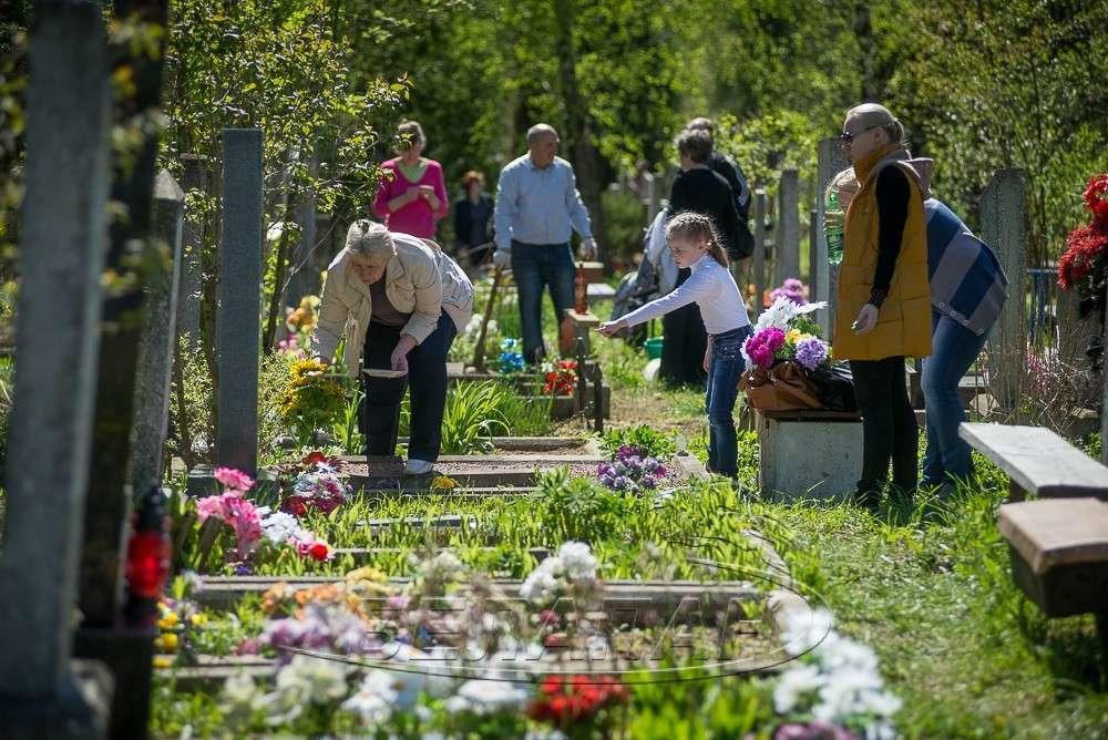 В Брянске сняты ограничения на посещения кладбищ