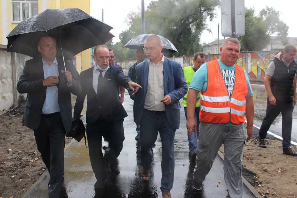 Комиссия забраковала ремонт дорог на улицах Севской и Бурова в Брянске