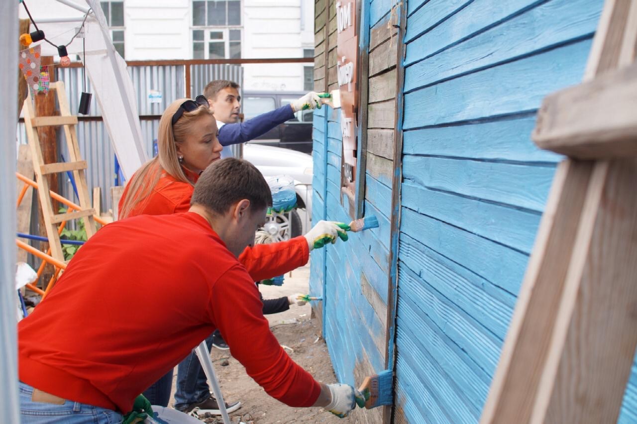 В Клинцах волонтеры помогают восстанавливать историческое здание начала XX века