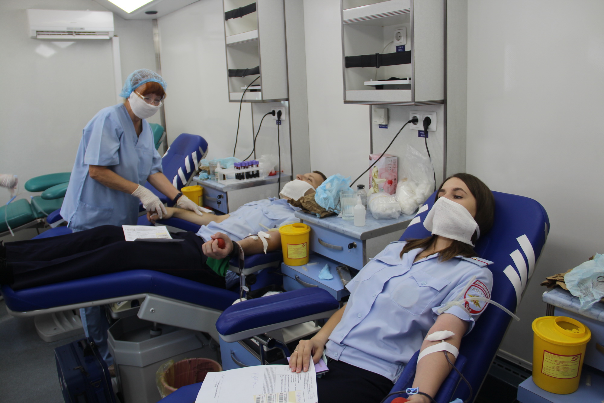Полицейские Брянска приняли участие в донорской акции