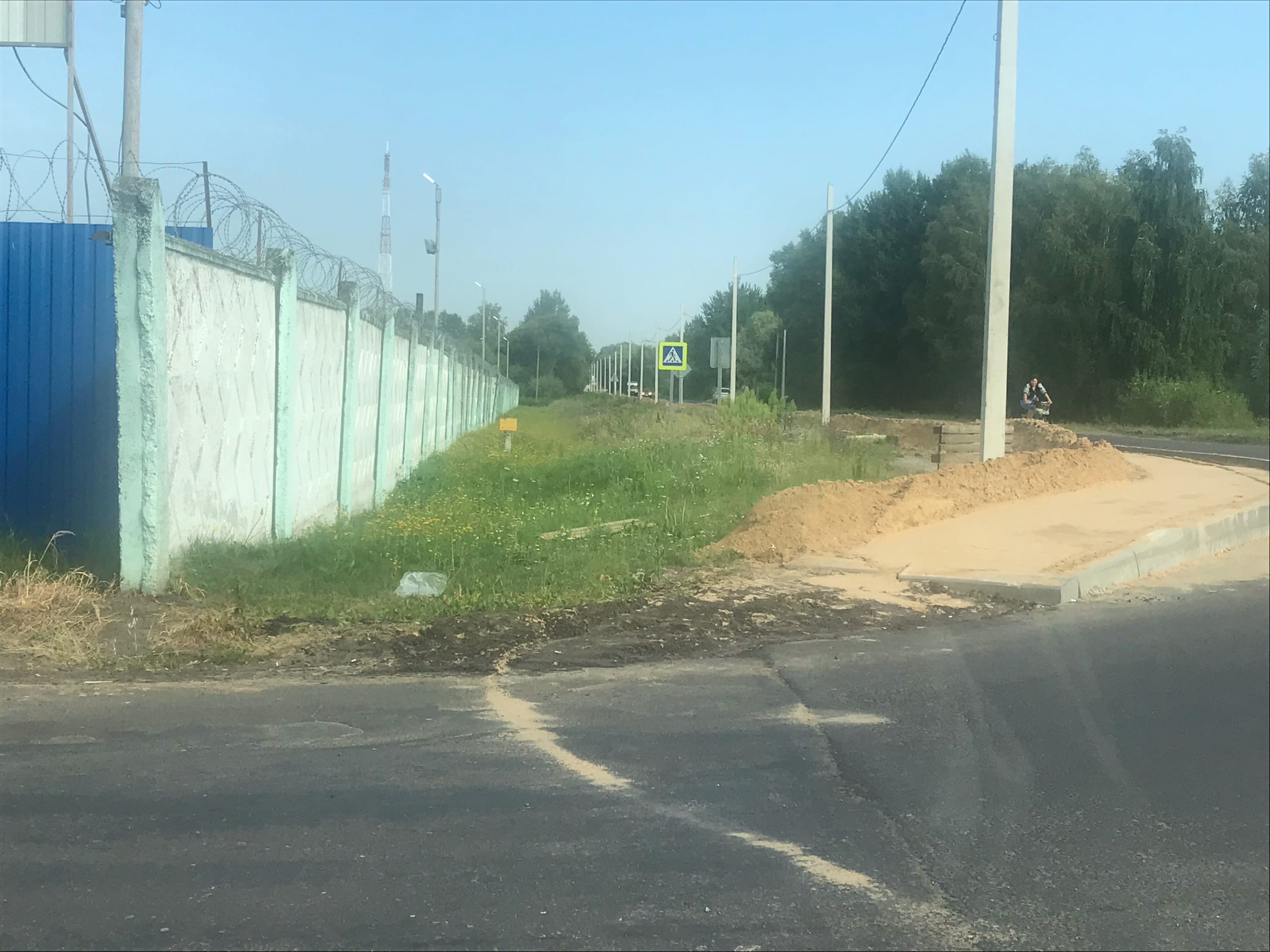 «Понаделали обрубков». В Новозыбкове раскритиковали ремонт дороги на подъезде к городу