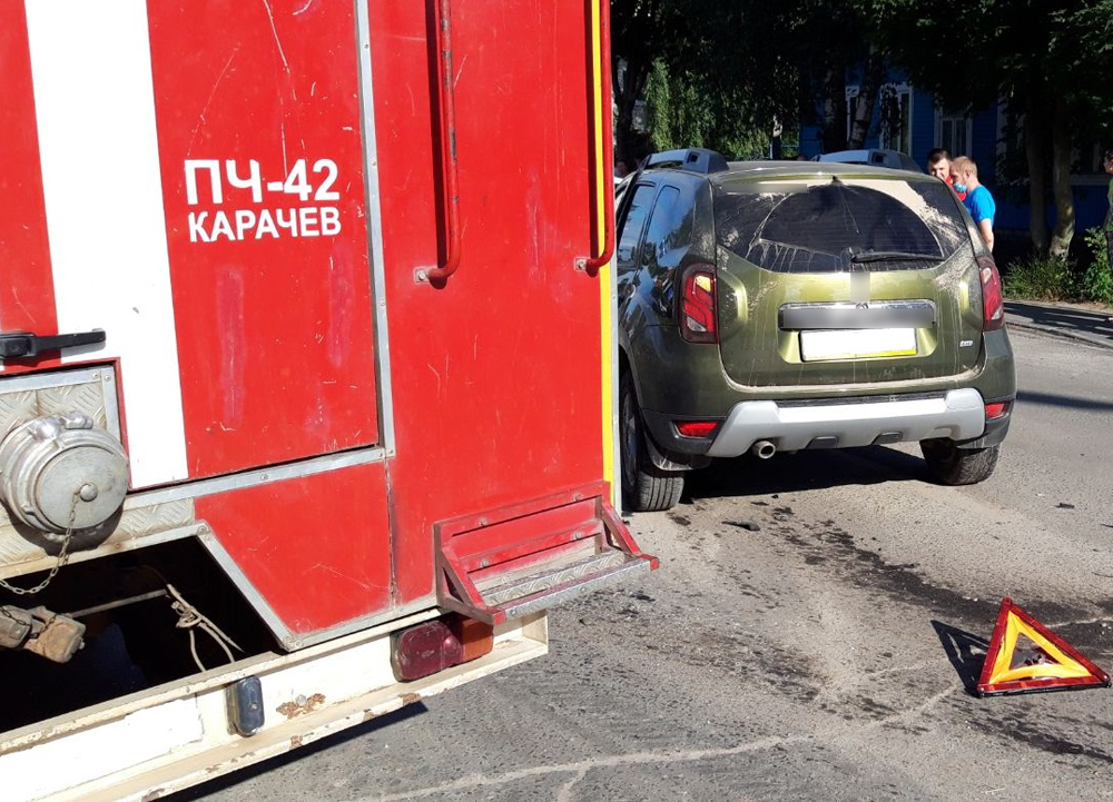 Спасатели МЧС помогали в ликвидации последствий ДТП в Карачеве