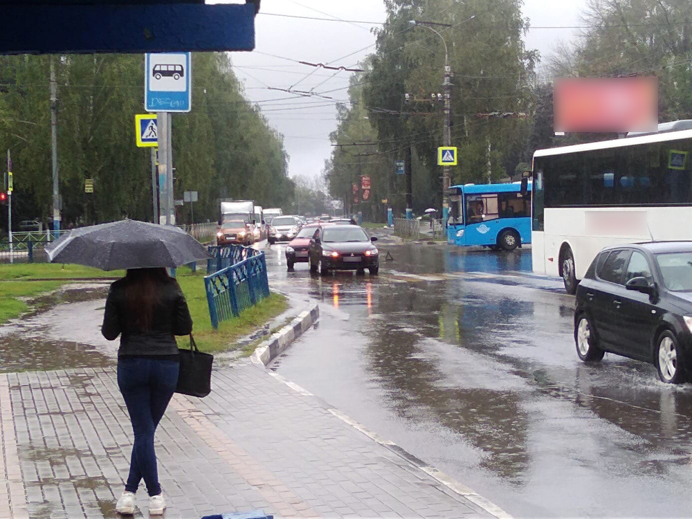 На перекрёстке улиц Крахмалёва и Костычева в Брянске произошла авария