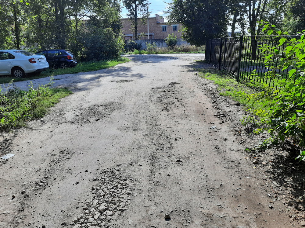 Обещанного ремонта убитой дороги в Трубчевске ждут три года