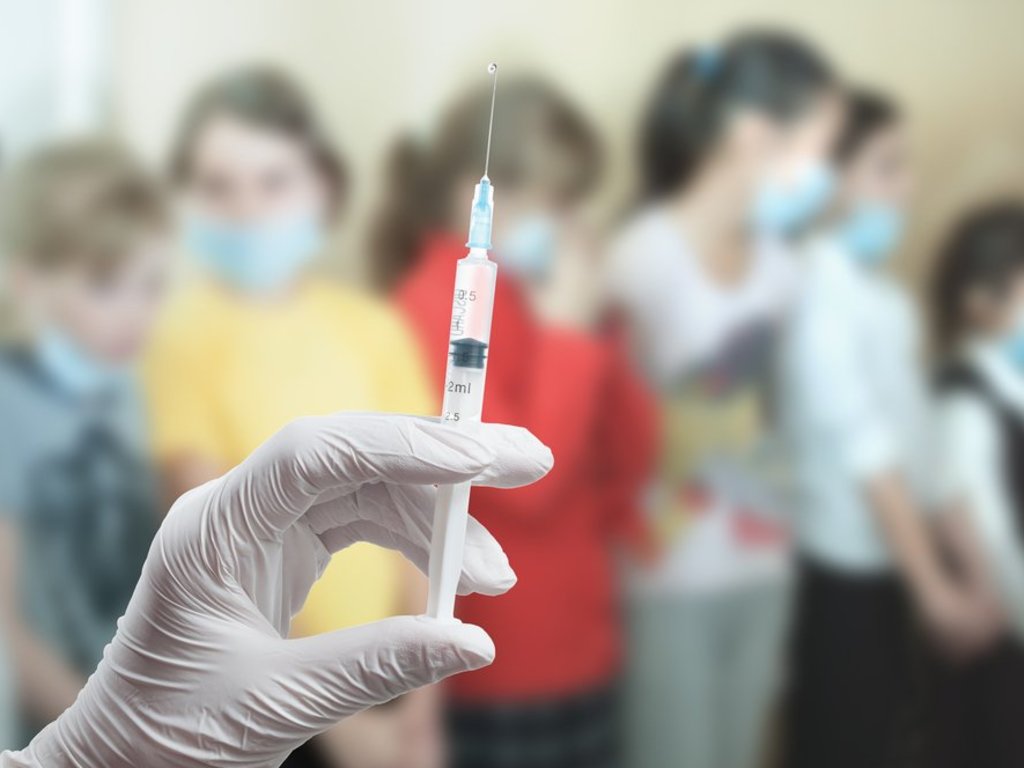 Брянцам посоветовали не ждать зарубежную вакцину от гриппа