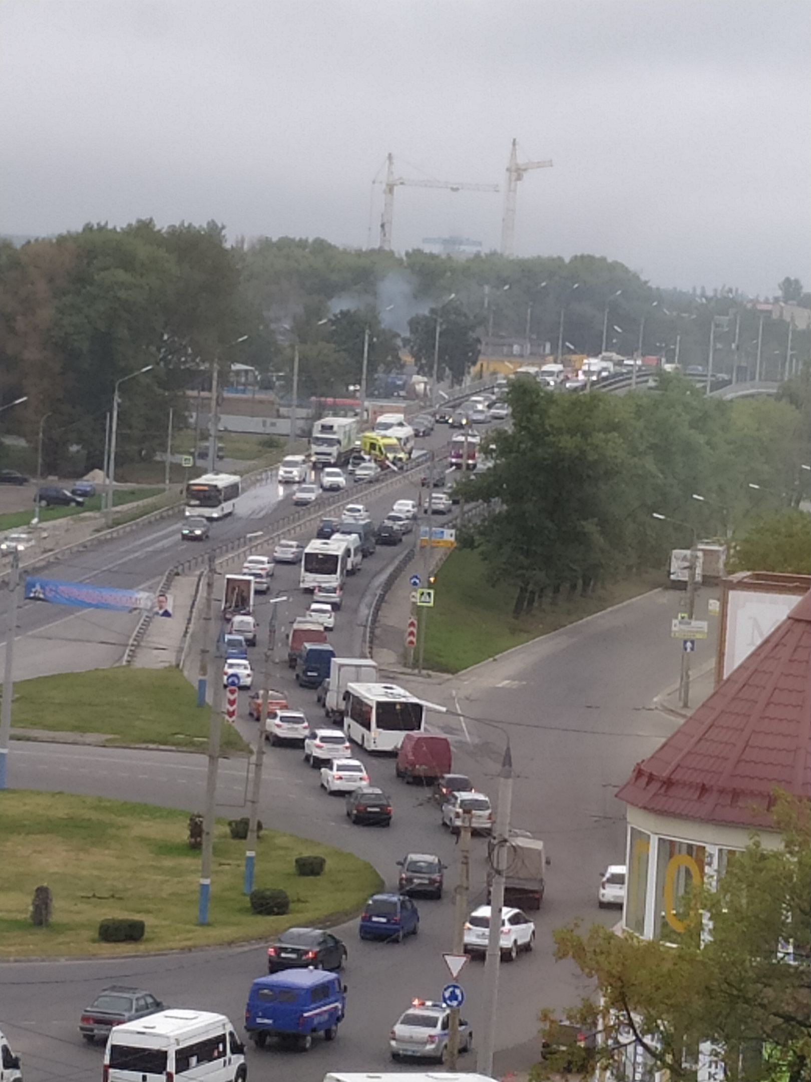 Авария на Литейном мосту в Брянске собрала пробку (ВИДЕО)