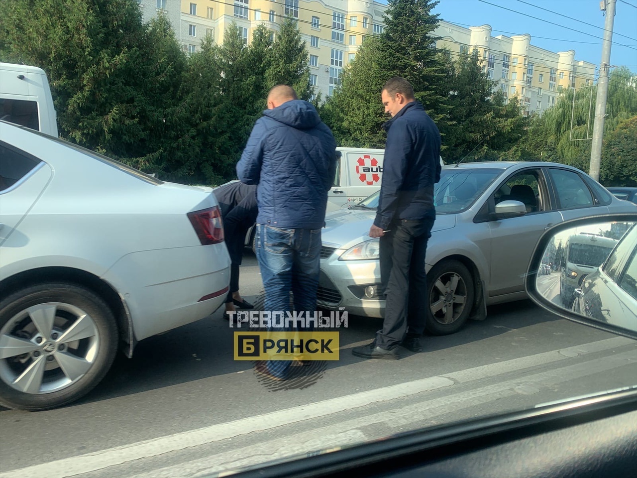 В Брянске утром столкнулись две иномарки