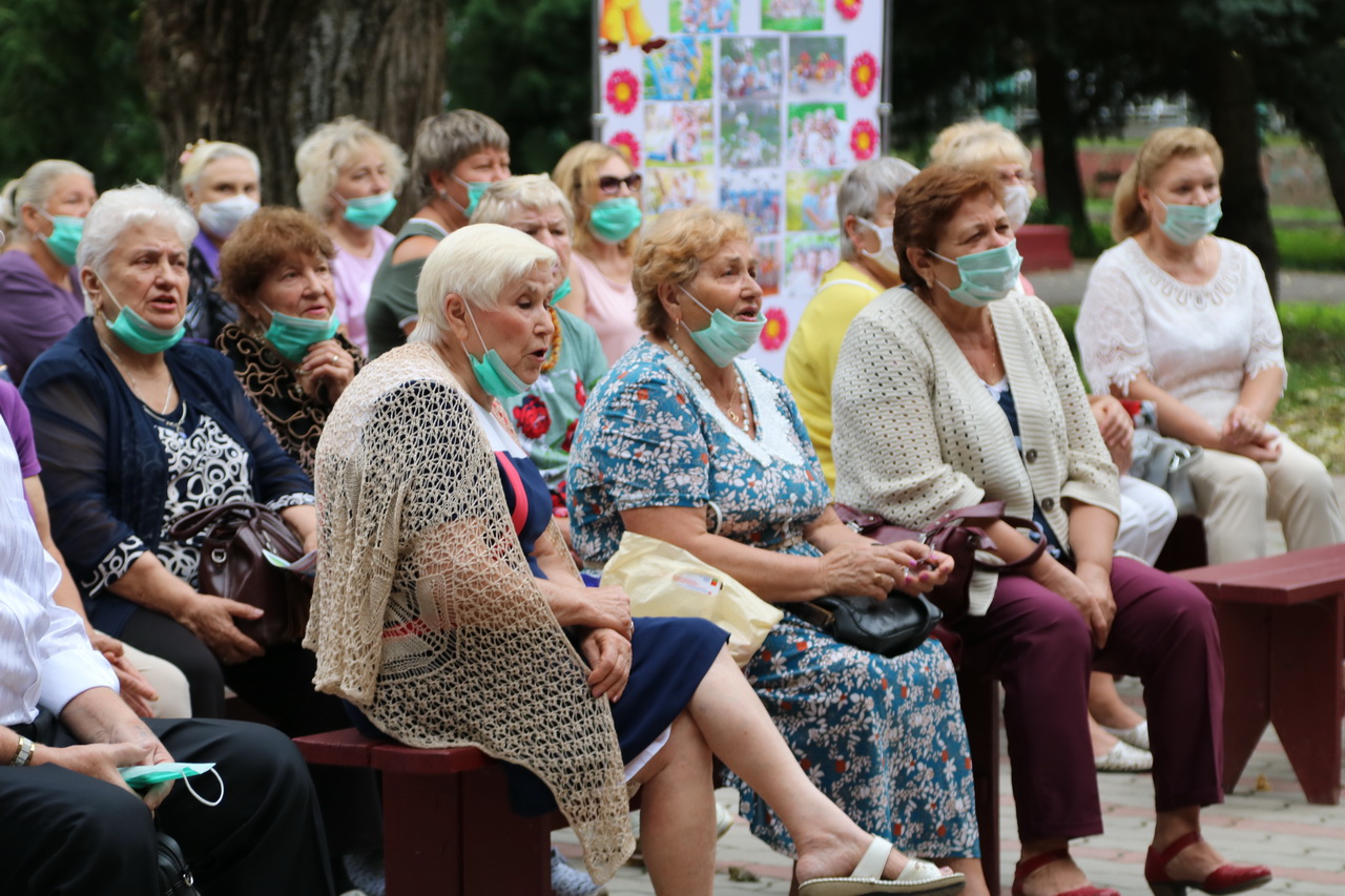 Как глоток свежего воздуха: для пенсионеров Брянска устроили осенний праздник