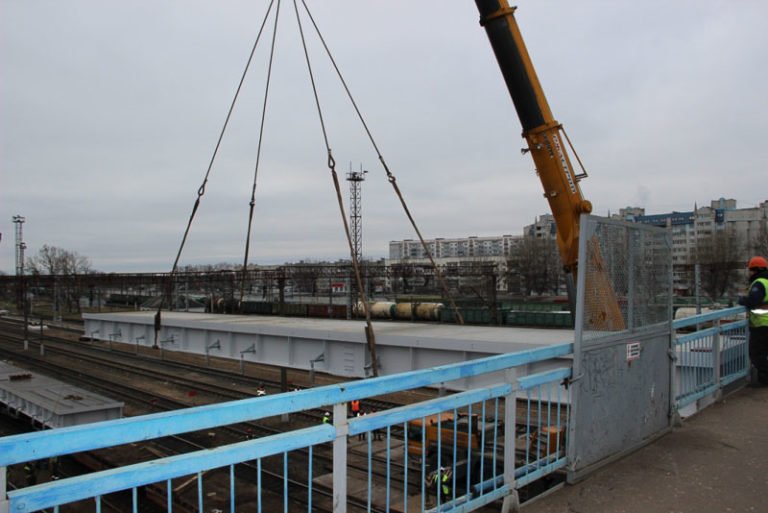 Работы по демонтажу пешеходного моста на станции Брянск-Орловский продолжат 28 и 30 сентября