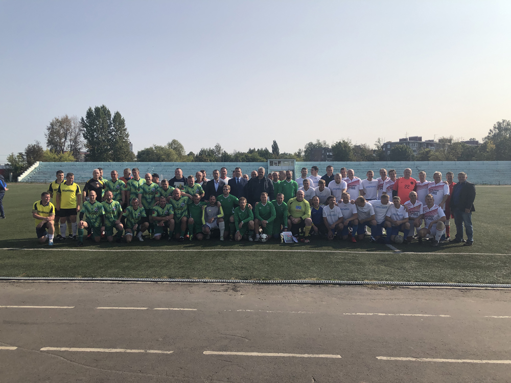 Ветеранов спорта собрал в Брянске футбольный турнир в честь Дня города