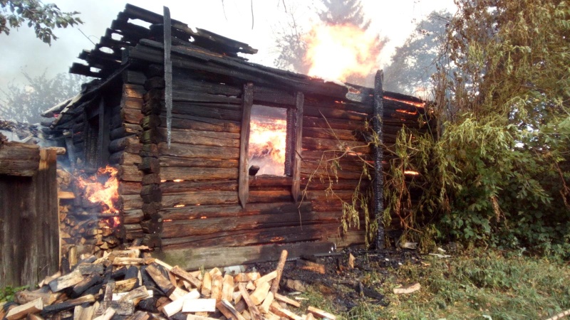 Крупный пожар под Трубчевском: сгорело домовладение