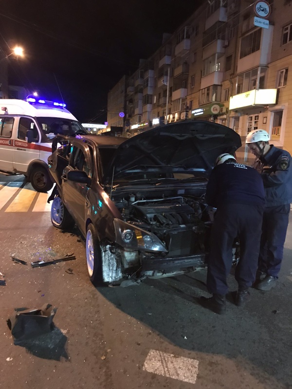 В Брянске столкнулись три автомобиля. Есть пострадавшие