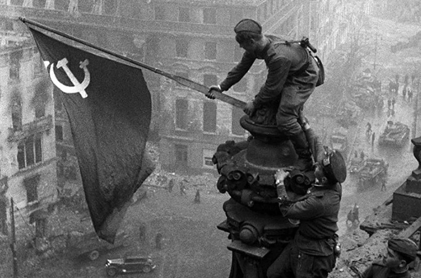 Брянцам предложили поднять знамя над Рейхстагом в виртуальной реальности