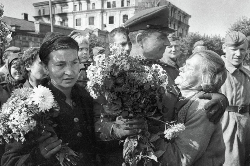 Историческое фото: 77 лет назад брянцы встречали полковника Сергея Украинца – одного из освободителей