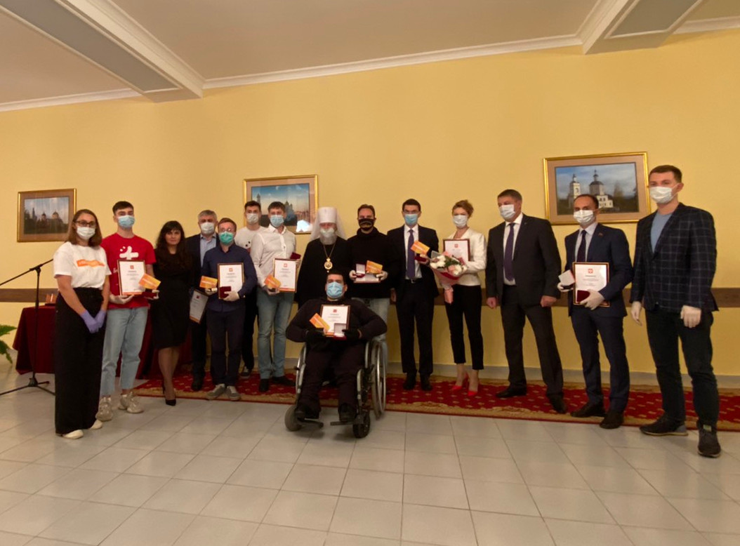 Игорь Щеголев наградил волонтеров в Брянске за помощь в период пандемии