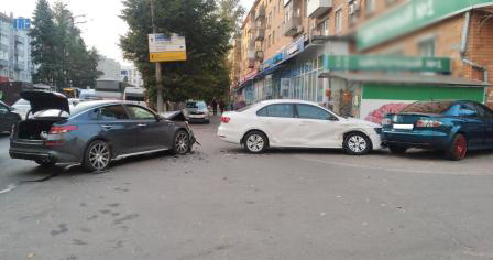 В ДТП с тремя автомобилями в Брянске пострадали две женщины