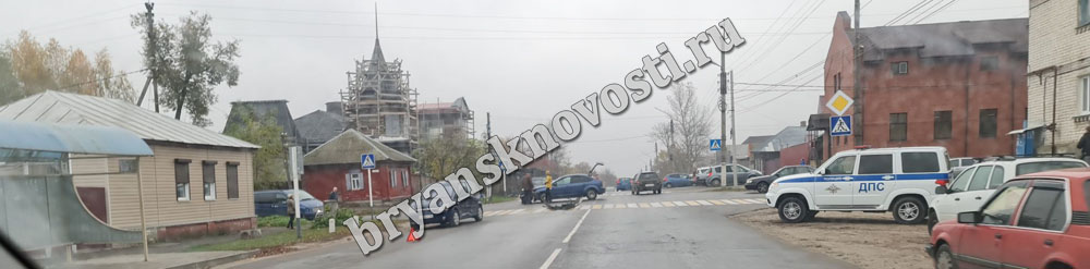 Сегодня в Новозыбкове произошла авария на перекрестке (ФОТОРЕП)
