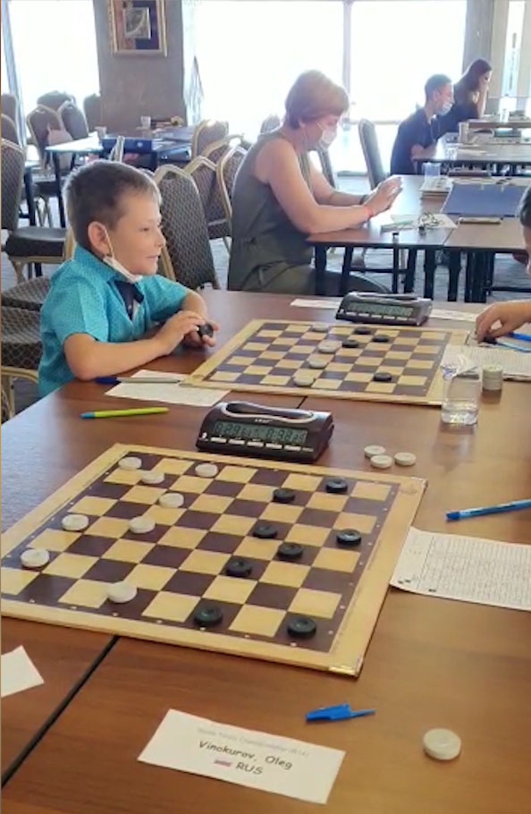 Второклассник из Брянской области выиграл первенство мира по шашкам