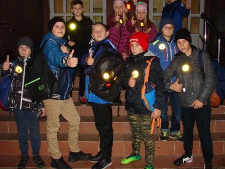 Засветились: школьники Брянска призвали пешеходов выйти из сумрака
