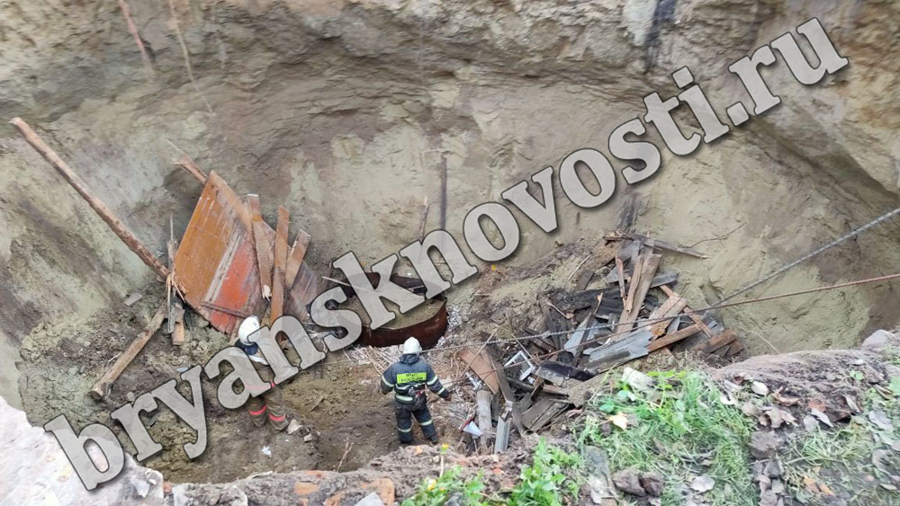 Следователи СК приступили к расследованию причин провала под землю жилого дома в Брянской области (ВИДЕО)