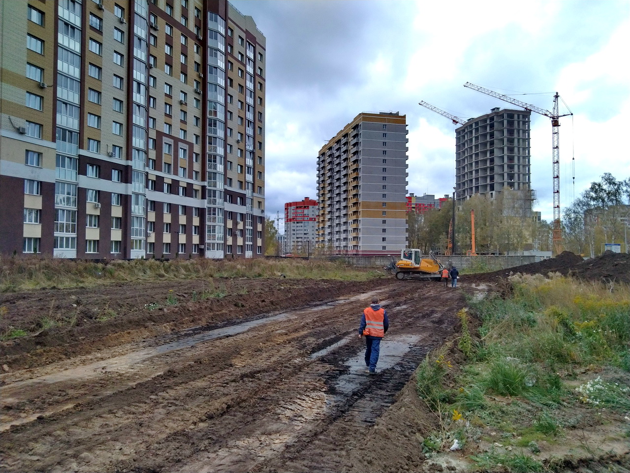 На территории Старого аэропорта в Брянске начали строить новую дорогу