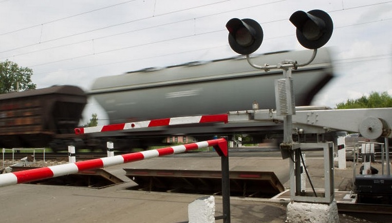 В Брянской области произошло три случая столкновения автомобилей с поездами