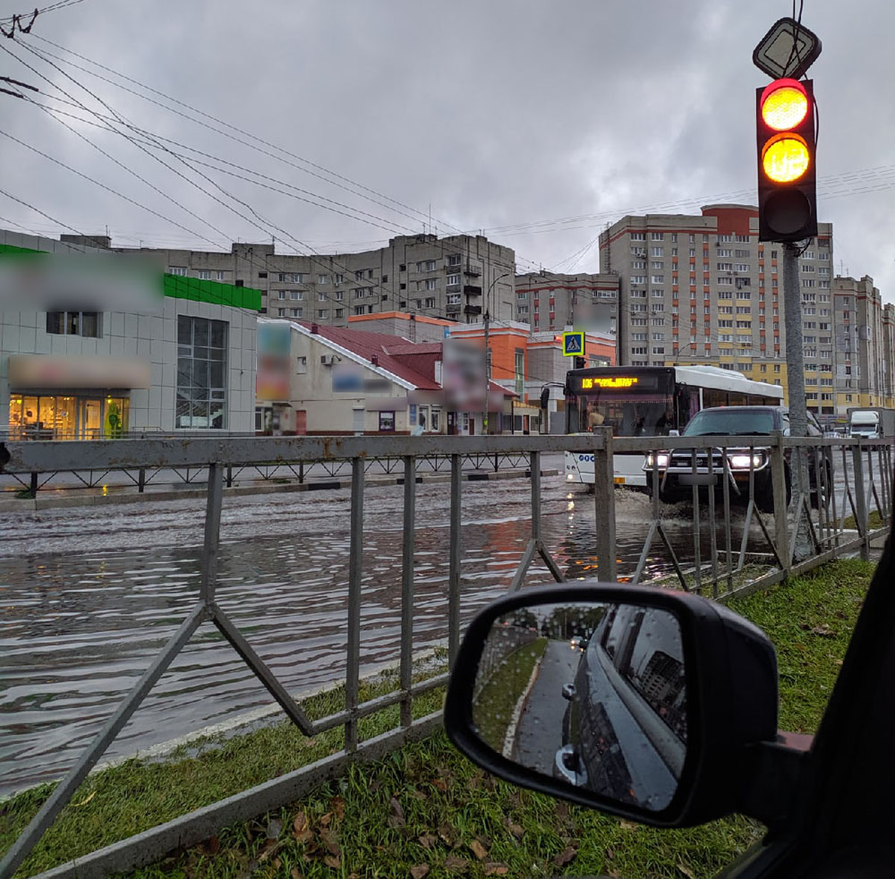 Октябрьский дождь затопил Брянск