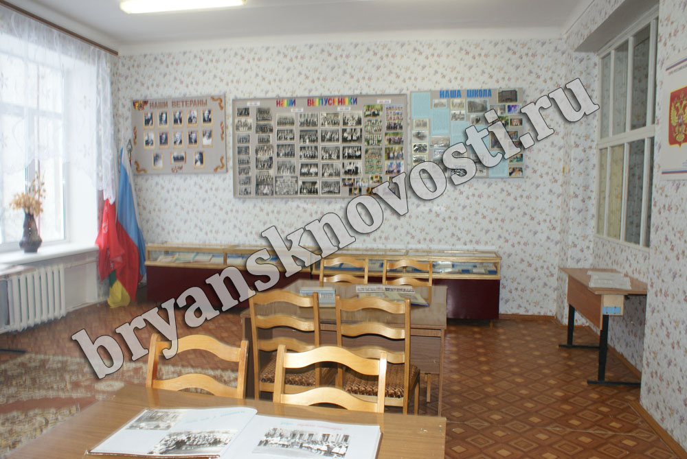 В Брянской области возобновляются очные занятия в школе для всех учащихся