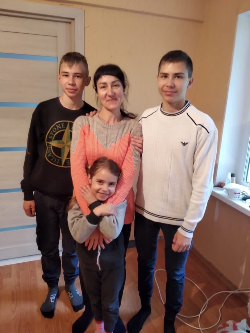 Потерявшая дом в пожаре многодетная семья из Новозыбкова заселилась в квартиру (ФОТОРЕП)