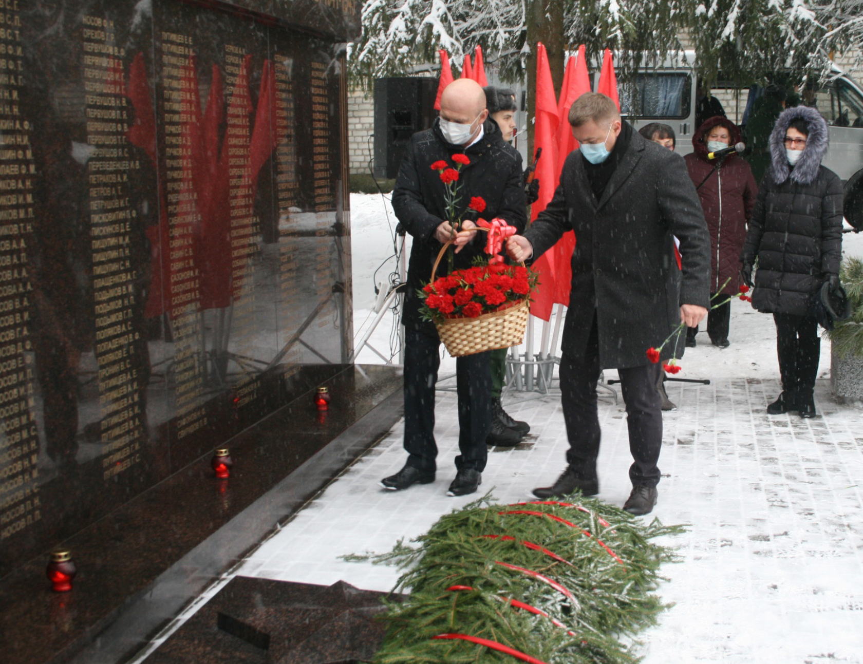 В Карачевском районе в деревне Масловке открыли мемориал