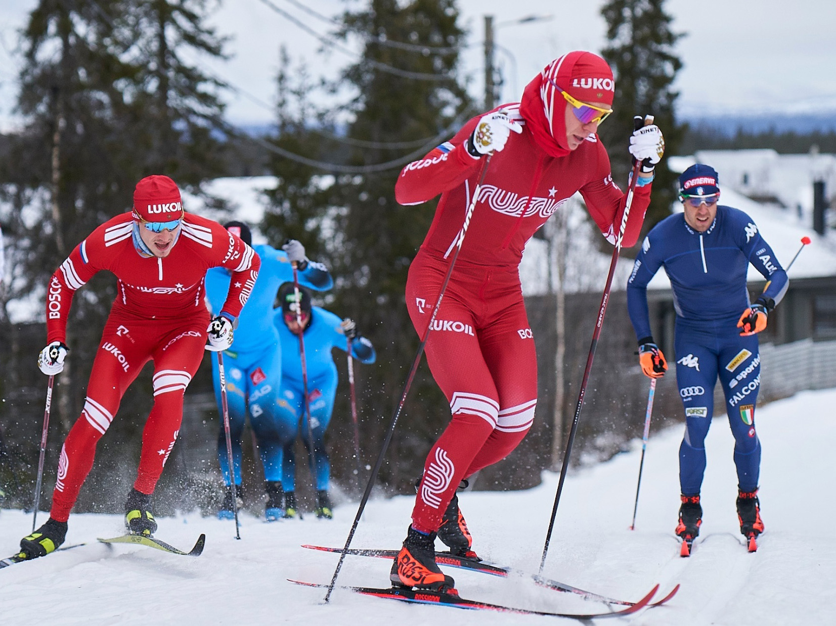 Брянский лыжник Александр Большунов победил в контрольной гонке в Финляндии