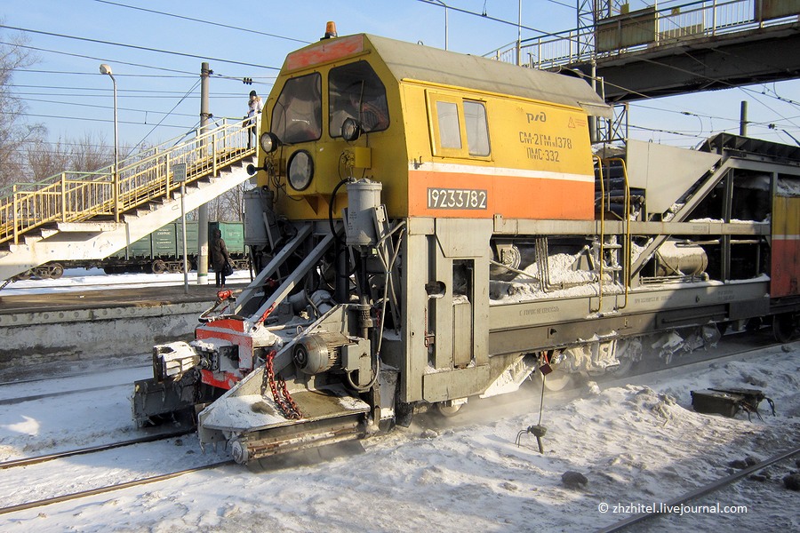 Против снега и льда на железных дорогах Брянской области пустят пневмообдувочные машины