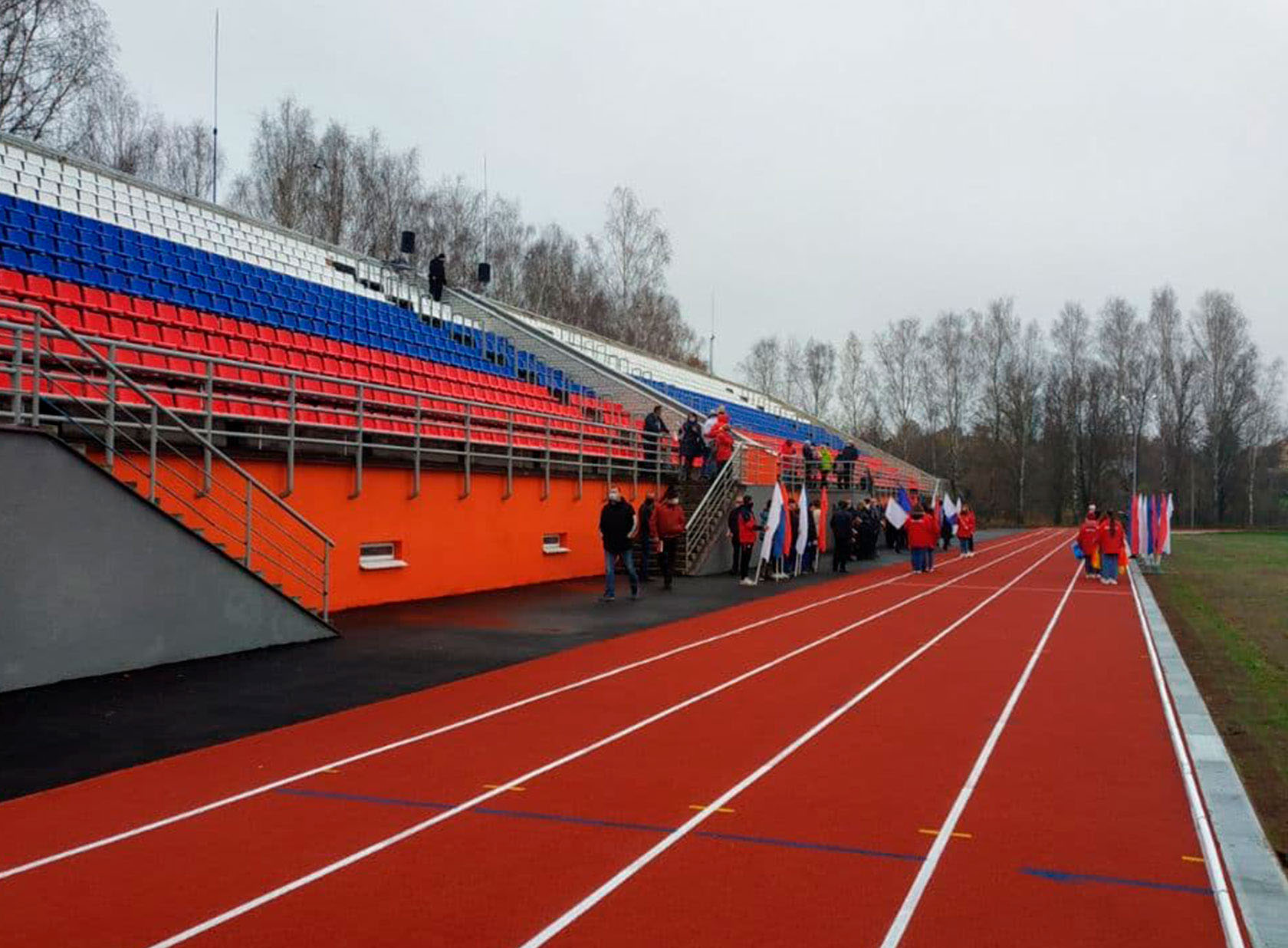 После восьми лет ремонта в Карачеве сдали стадион «Снежеть»