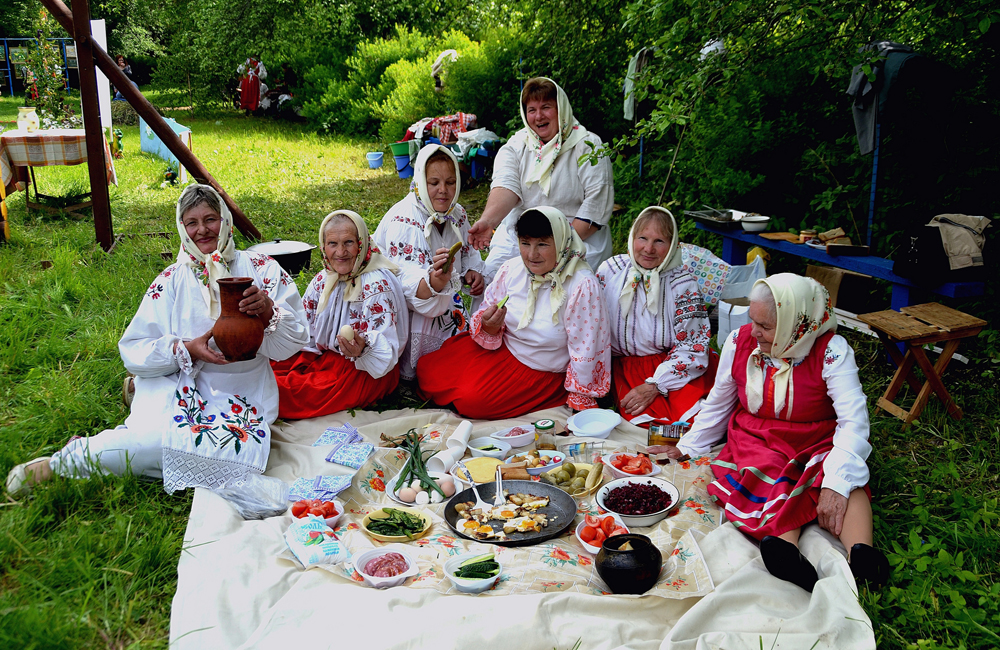 Деревенское застолье фото