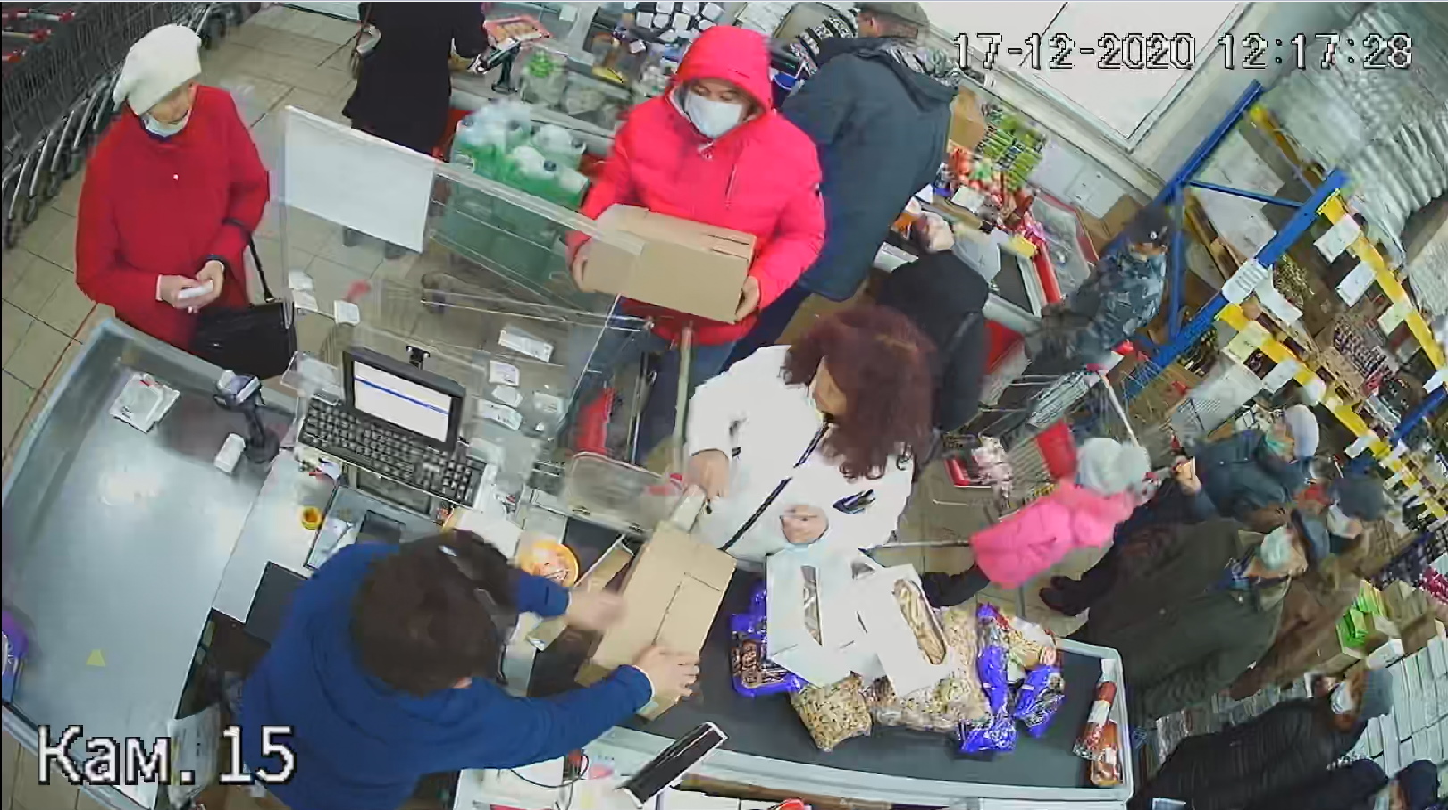 В Новозыбкове разыскиваются мужчина и женщина, расплатившиеся в магазине поддельной купюрой