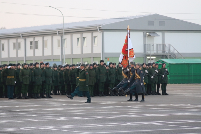 В Клинцах войсковой части вручили освященное Боевое знамя
