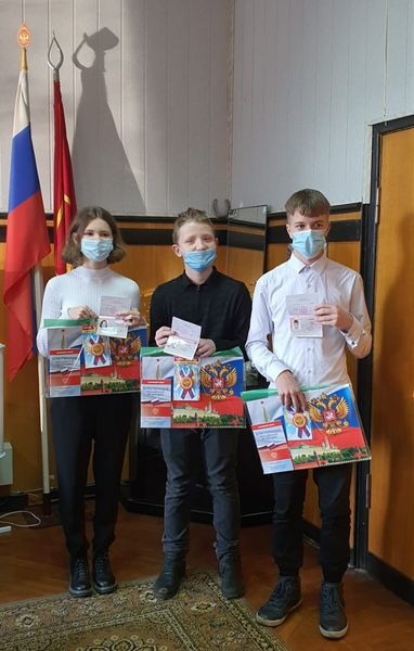 Первый паспорт получили юные жители Фокинского района Брянска