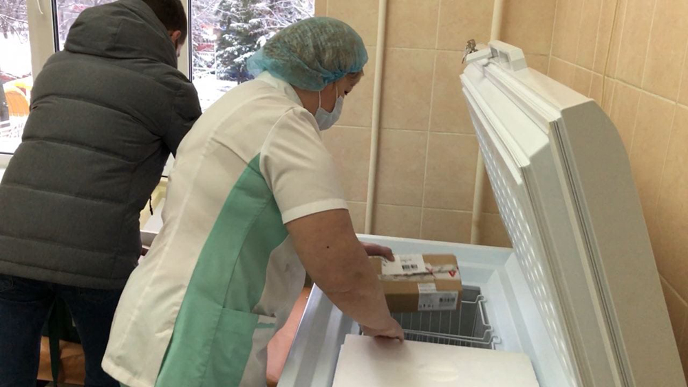В поликлиники Брянска начала поступать вакцина от коронавируса