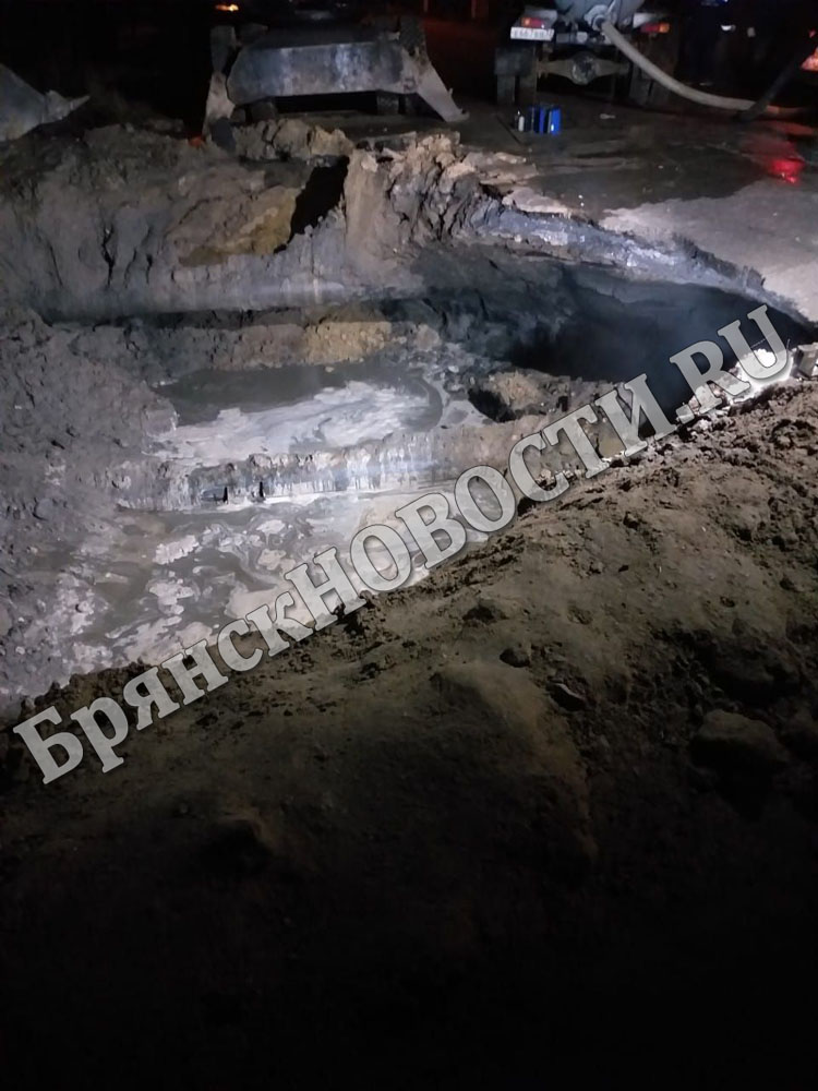 Очередная авария на старом водопроводе оставила Новозыбков без воды